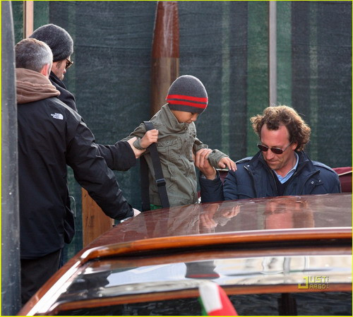 Đại gia đình Angelina Jolie và Jon Voight đoàn tụ ảnh 7