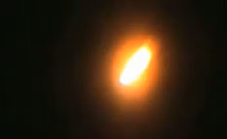 Quả cầu lửa cực hiếm thắp sáng bầu trời Ireland (clip)