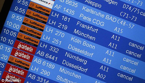 Những chuyến bay bị hủy bỏ trên bảng điện tử ở sân bay Tegel, Berlin, Đức Cancelled flights are seen on the flight information board in the departure hall during a strike by Lufthansa pilots Berlin’s Tegel airport Read more: http://www.dailymail.co.uk/news/worldnews/article-1252857/Lufthansa-cancels-800-flights-bringing-travel-misery-10-000-passengers-pilots-strike.html#ixzz0dOq1kfE3