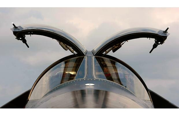 Cận cảnh triển lãm hàng không lớn nhất châu Á (clip) ảnh 9 The opened cockpit canopy of a Royal Australian Air Force F-111 Aardvark jet is pictured at the static display area
