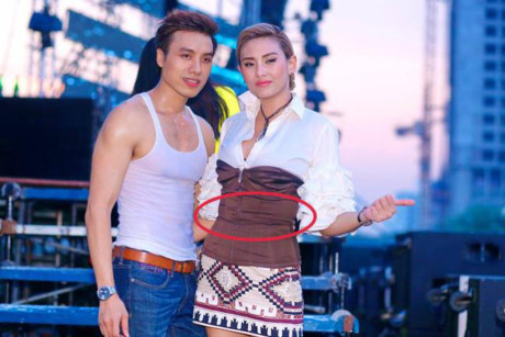 Siêu mẫu Võ Hoàng Yến khiến fan bất ngờ vì vòng eo bánh mì - Ảnh 1 Sieu mau Vo Hoang Yen khien fan bat ngo vi vong eo banh mi - Anh 1