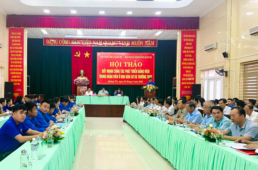 Hội thảo “Đẩy mạnh công tác phát triển đảng viên trong đoàn viên ở địa bàn khu dân cư và đảng viên tuổi 18”. Hội thảo “Đẩy mạnh công tác phát triển đảng viên trong đoàn viên ở địa bàn khu dân cư và đảng viên tuổi 18”.