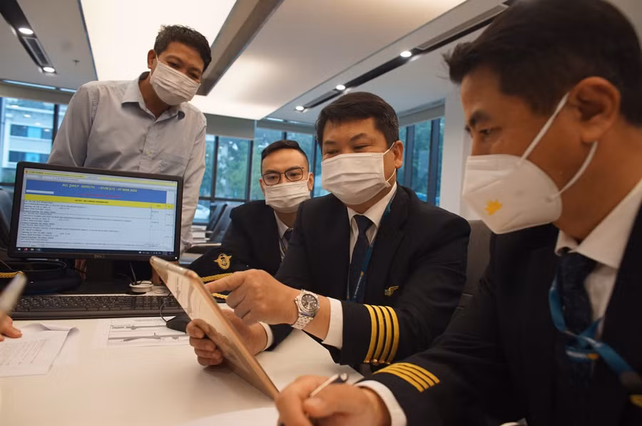 Cận cảnh chuyến bay đầu tiên sang Bucharest đón người Việt tại Ukraine về nước ảnh 2