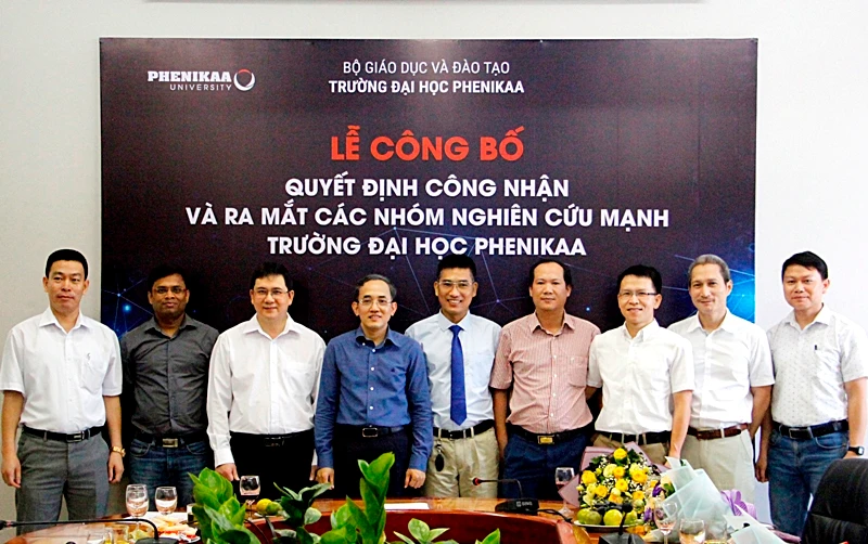 Các nhà khoa học tại lễ công bố