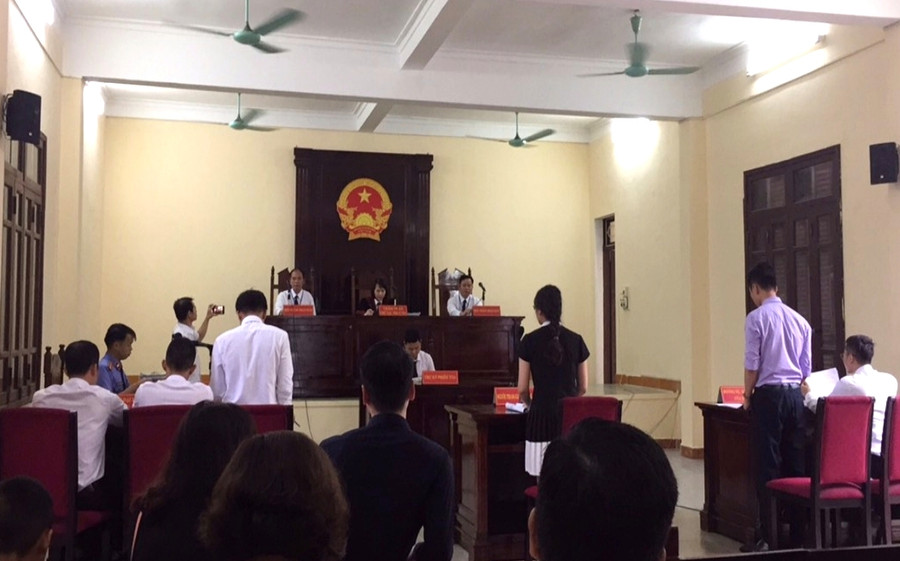 Phiên tòa giả định của khoa Luật Kinh tế tại cơ sở Quảng Ninh Phiên tòa giả định của khoa Luật Kinh tế tại cơ sở Quảng Ninh