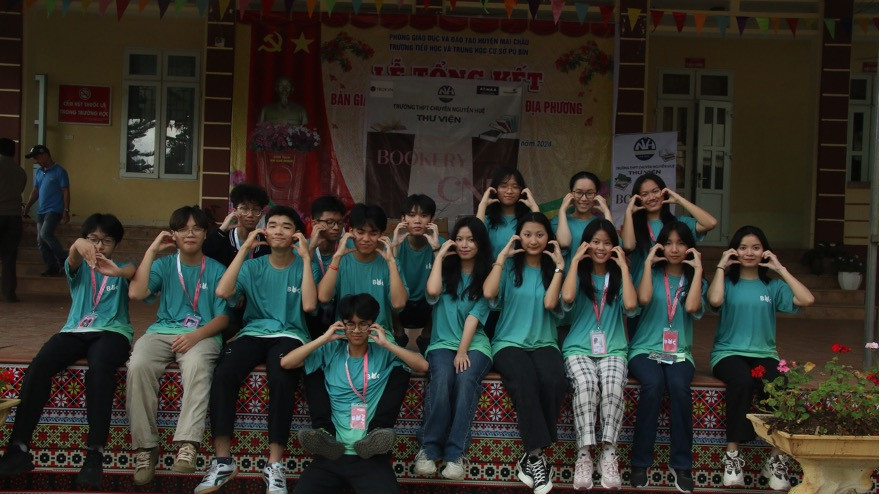 BOOKERY OF CNH là câu lạc bộ sách đầu tiên và duy nhất của trường THPT Chuyên Nguyễn Huệ, được thành lập vào tháng 11/2022 với mục đích tạo ra một môi trường hoạt động lành mạnh cho cộng đồng học sinh THPT có niềm yêu thích với sách.