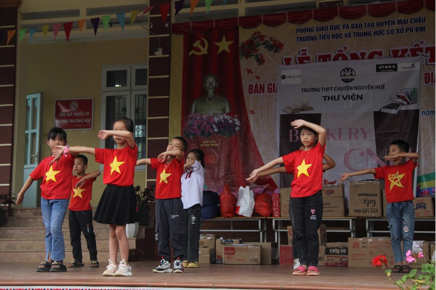 Ngoài ra, qua đây Ban Tổ chức cũng muốn lan tỏa giá trị nhân văn, nêu cao tinh thần “lá lành đùm lá rách”, góp phần thắp sáng ước mơ học tập còn dang dở của các em học sinh có hoàn cảnh khó khăn.