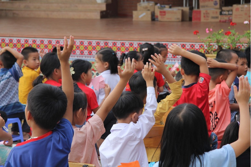 Ở chặng một, diễn ra từ ngày 9/5 đến ngày 26/5, BOOKERY OF CNH đã nhận quyên góp dưới hai hình thức online và offline với số lượng được quyên góp: 400kg giấy vụn, 310kg sách giáo khoa/sách tham khảo, 46kg sách truyện, 55kg vở mới và nhiều dụng cụ học tập.