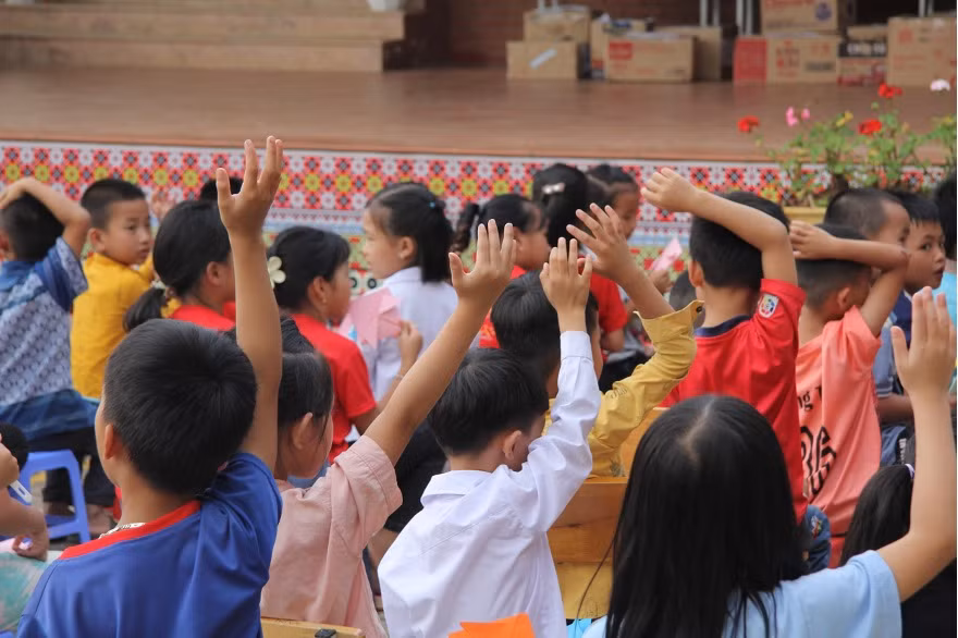 Ở chặng một, diễn ra từ ngày 9/5 đến ngày 26/5, BOOKERY OF CNH đã nhận quyên góp dưới hai hình thức online và offline với số lượng được quyên góp: 400kg giấy vụn, 310kg sách giáo khoa/sách tham khảo, 46kg sách truyện, 55kg vở mới và nhiều dụng cụ học tập.