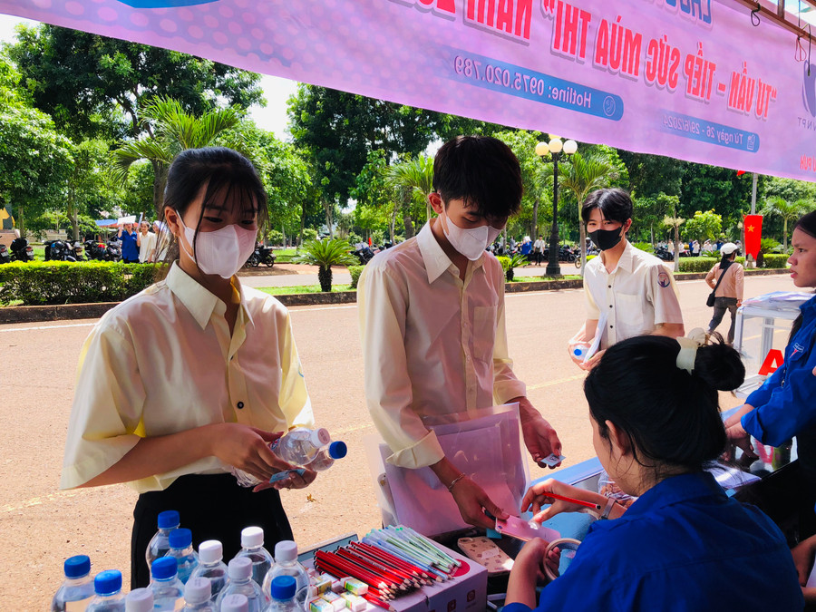 Ban Chỉ đạo chương trình Tư vấn-Tiếp sức mùa thi cấp tỉnh Gia Lai đã thành lập 41 đội hình tình nguyện với 310 tình nguyện viên để hỗ trợ tại 41 điểm thi.