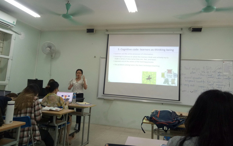 Đại biểu Quốc hội Nguyễn Thị Hà (đoàn Bắc Ninh) cũng là giáo viên trực tiếp đứng lớp giảng dạy. Ảnh: NVCC. Đại biểu Quốc hội Nguyễn Thị Hà (đoàn Bắc Ninh) cũng là giáo viên trực tiếp đứng lớp giảng dạy. Ảnh: NVCC.