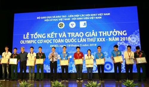 Các tác giả đoạt giải