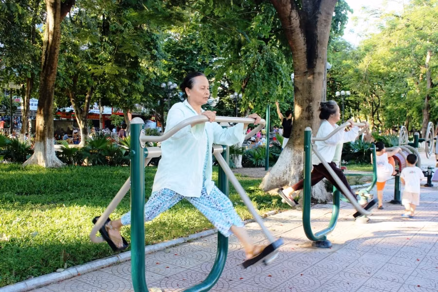 Tập gym miễn phí ngoài trời nơi công cộng