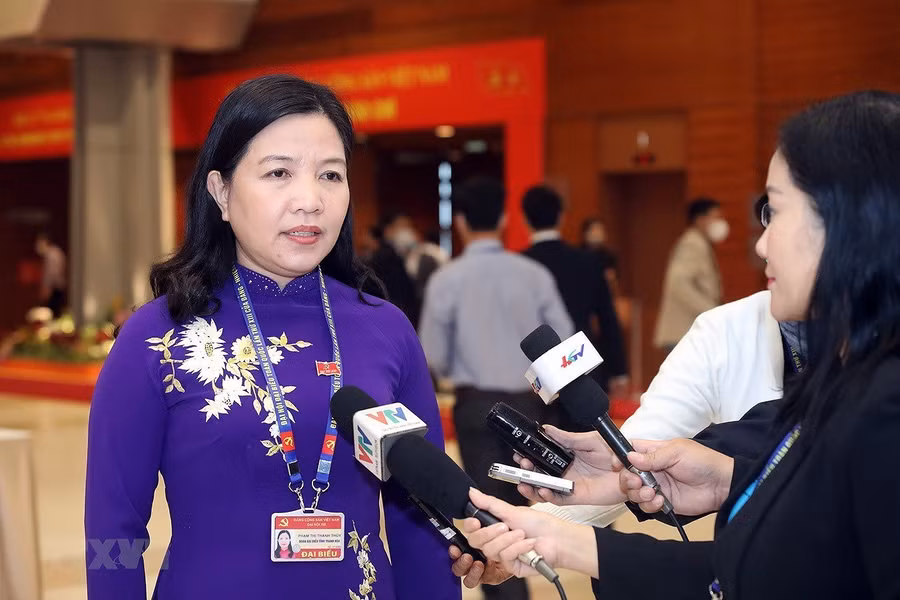 Đại biểu Phạm Thị Thanh Thủy, Đoàn đại biểu Đảng bộ tỉnh Thanh Hóa trả lời phỏng vấn