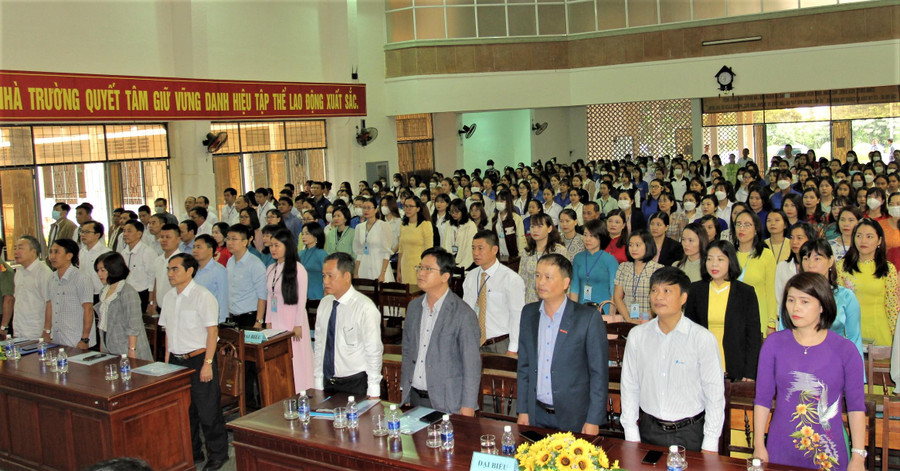 Các đại biểu và sinh viên dự lễ khai giảng năm học 2022-2023.