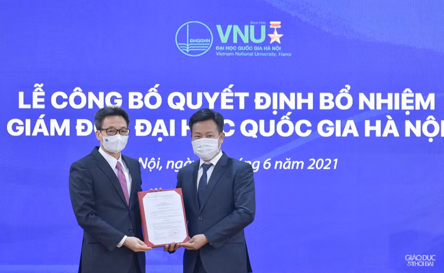 Phó Thủ tướng Chính phủ Vũ Đức Đam tới dự và trao quyết định bổ nhiệm cho đồng chí Lê Quân, nguyên Chủ tịch tỉnh Cà Mau.