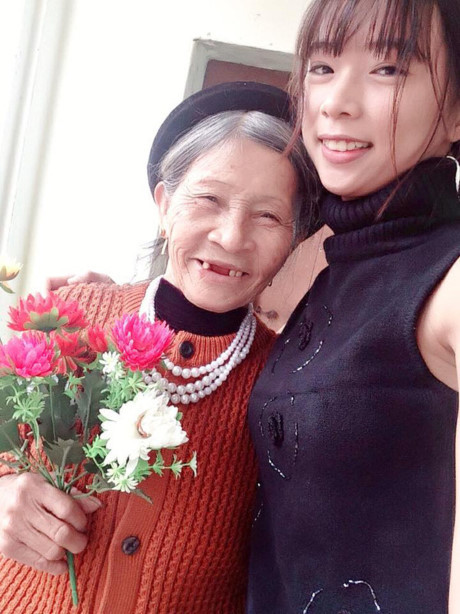 Những khoảnh khắc ông bà thay cha mẹ khiến ai cũng xúc động - Ảnh 2 Nhung khoanh khac ong ba thay cha me khien ai cung xuc dong - Anh 2