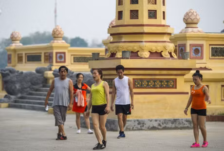 Chum anh: Khoanh khac som mai o co do Hue - Anh 15