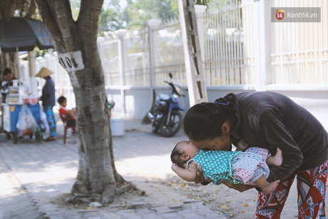 Những khoảnh khắc ông bà thay cha mẹ khiến ai cũng xúc động - Ảnh 15 Nhung khoanh khac ong ba thay cha me khien ai cung xuc dong - Anh 15
