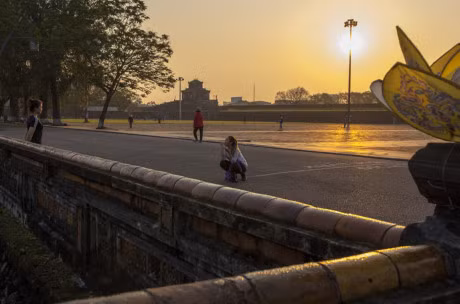 Chum anh: Khoanh khac som mai o co do Hue - Anh 8