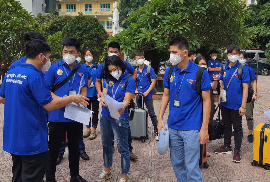 Xem lại kế hoạch và kiểm tra lại lần cuối công tác chuẩn bị trước khi lên đường