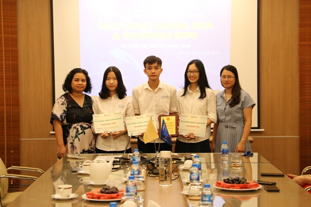 Lễ vinh danh và trao học bổng đến Tuấn Khôi, Linh Giang và Phương Anh của trường Wellspring Lễ vinh danh và trao học bổng đến Tuấn Khôi, Linh Giang và Phương Anh của trường Wellspring