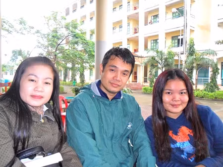 Du học sinh Lào trải nghiệm Tết Việt