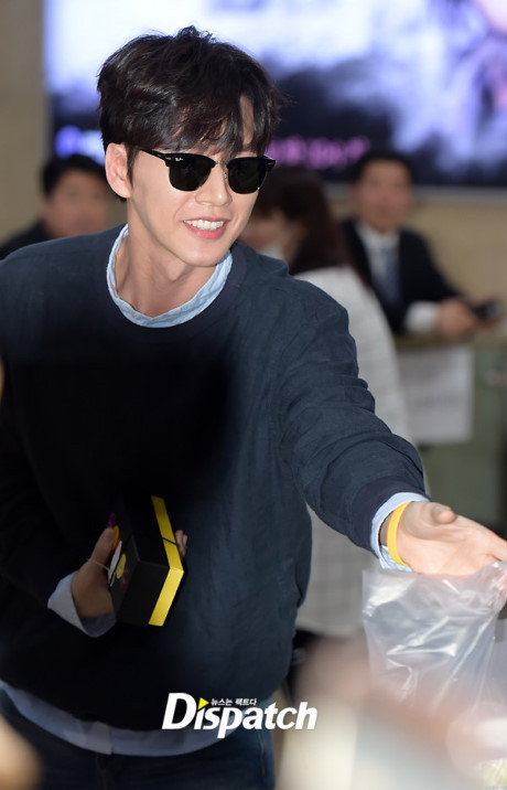 Gu thời trang sân bay ấn tượng nhất của mỹ nam Hàn - Ảnh 11 Gu thoi trang san bay an tuong nhat cua my nam Han - Anh 11