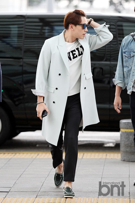 Gu thời trang sân bay ấn tượng nhất của mỹ nam Hàn - Ảnh 5 Gu thoi trang san bay an tuong nhat cua my nam Han - Anh 5