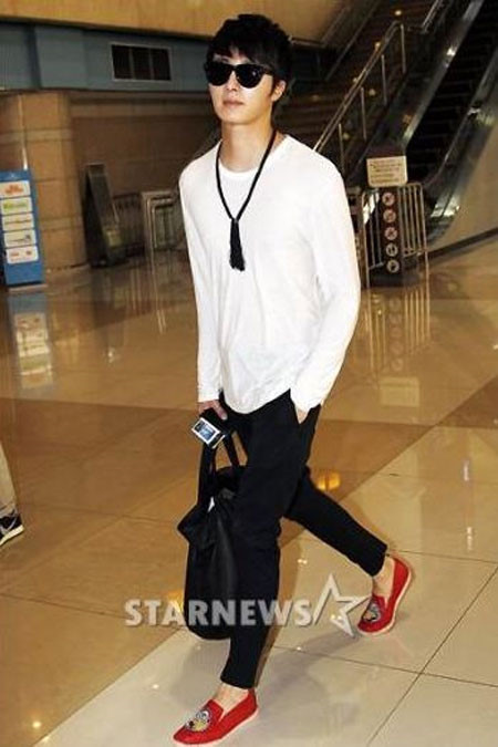 Gu thời trang sân bay ấn tượng nhất của mỹ nam Hàn - Ảnh 16 Gu thoi trang san bay an tuong nhat cua my nam Han - Anh 16