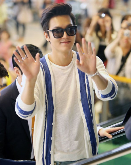 Gu thời trang sân bay ấn tượng nhất của mỹ nam Hàn - Ảnh 24 Gu thoi trang san bay an tuong nhat cua my nam Han - Anh 24