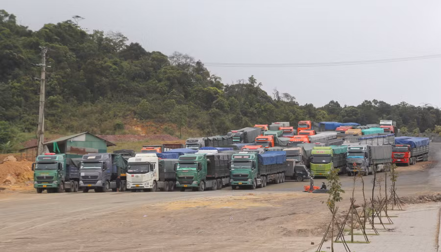 Các phương tiện chờ làm các thủ tục nhập cảnh.