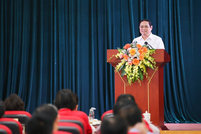 Thủ tướng đề nghị tăng cường huy động các nguồn lực xã hội, liên kết trong hoạt động báo chí theo quy định của pháp luật để nhà báo bớt khó khăn trong cuộc sống, yên tâm với công việc, tâm sáng, lòng trong, bút sắc, tạo nên những sản phẩm thực sự có chất lượng cao - Ảnh: VGP/Nhật Bắc Thủ tướng đề nghị tăng cường huy động các nguồn lực xã hội, liên kết trong hoạt động báo chí theo quy định của pháp luật để nhà báo bớt khó khăn trong cuộc sống, yên tâm với công việc, tâm sáng, lòng trong, bút sắc, tạo nên những sản phẩm thực sự có chất lượng cao - Ảnh: VGP/Nhật Bắc