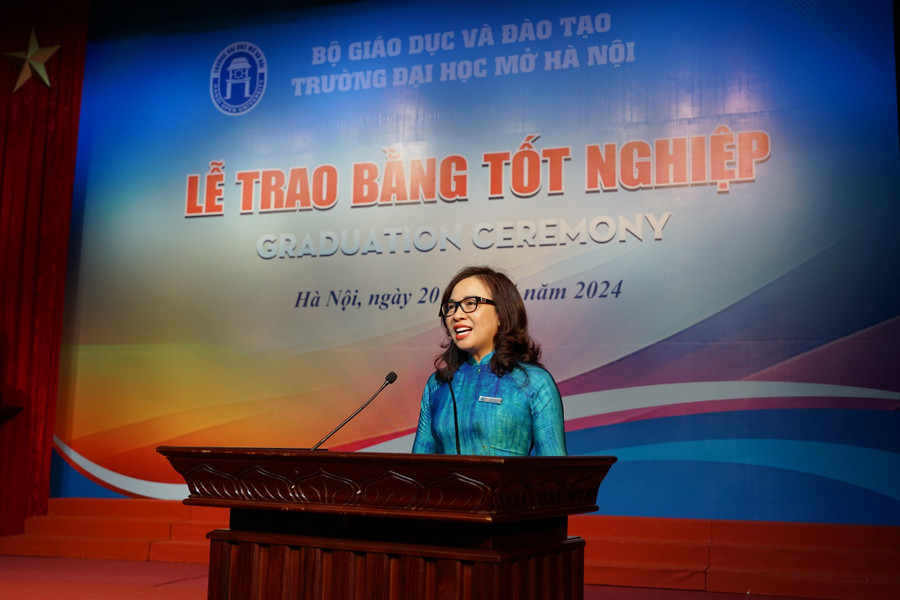 PGS.TS Nguyễn Thị Nhung phát biểu tại buổi lễ.