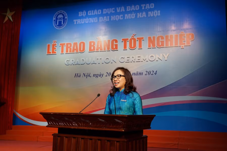 PGS.TS Nguyễn Thị Nhung phát biểu tại buổi lễ.
