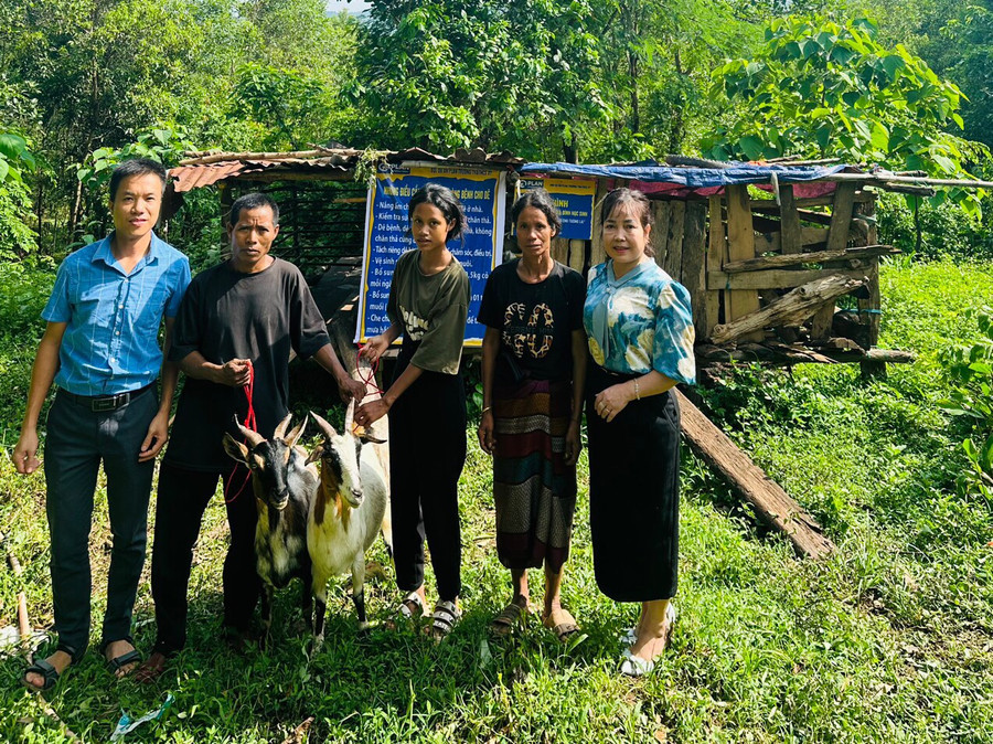 Dự án hỗ trợ dê thực hiện xoay vòng, sau 1 năm nhà trường sẽ chọn học sinh khác hỗ trợ.