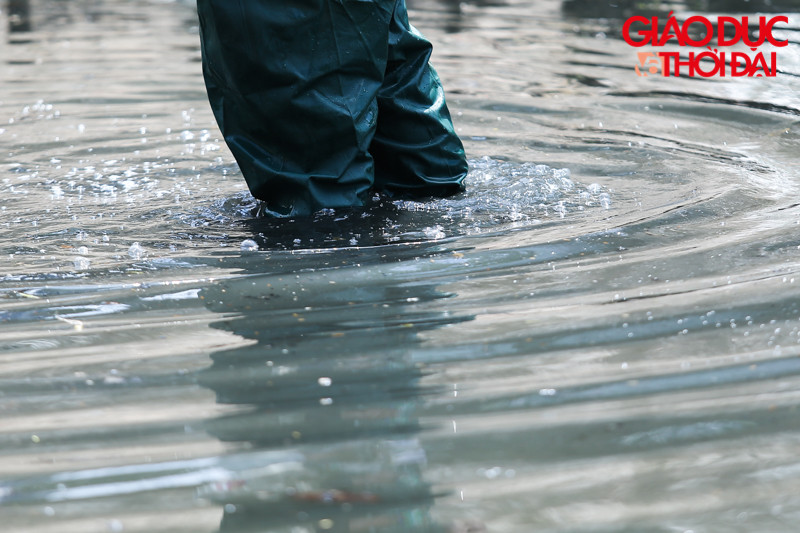 Đi dọc sông sẽ thấy sự thay đổi lượng bùn rất rõ