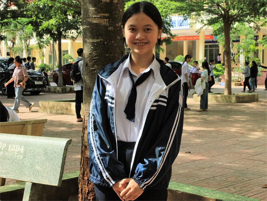 Em Nguyễn Phan Bảo Ngân dự thi vào Trường THPT Buôn Ma Thuột. (Ảnh: TT)