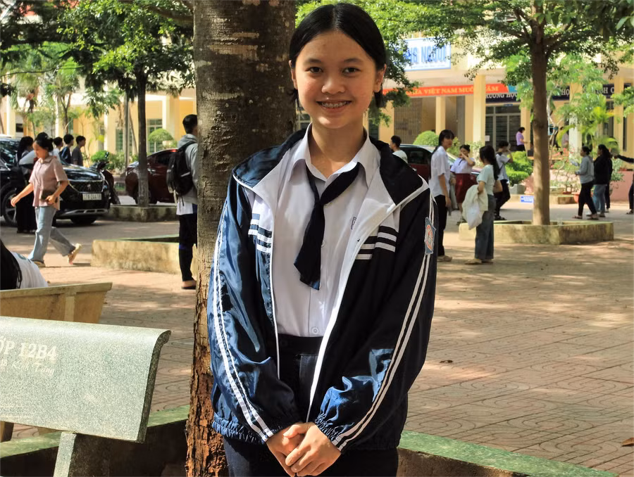Em Nguyễn Phan Bảo Ngân dự thi vào Trường THPT Buôn Ma Thuột. (Ảnh: TT)