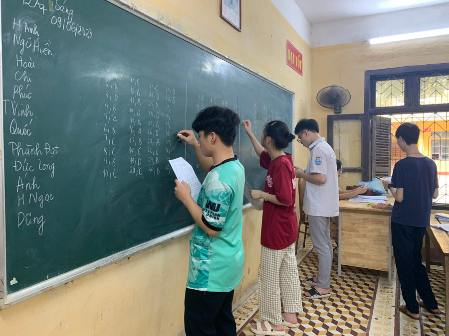 Tăng cường ôn luyện để học sinh quen với các dạng đề thi minh họa của Bộ GD&amp;ĐT.