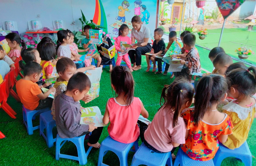 Một lớp học của Trường mầm non Trung Đồng - nơi cô Dương Thị Diến đang công tác. Một lớp học của Trường mầm non Trung Đồng - nơi cô Dương Thị Diến đang công tác.