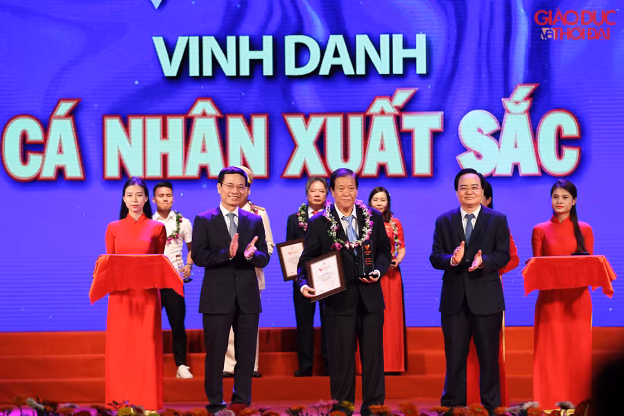 Nhà giáo Nhân dân, tiến sĩ Đỗ Hữu Tài, Hiệu trưởng Trường Đại học Lạc Hồng, tỉnh Đồng Nai