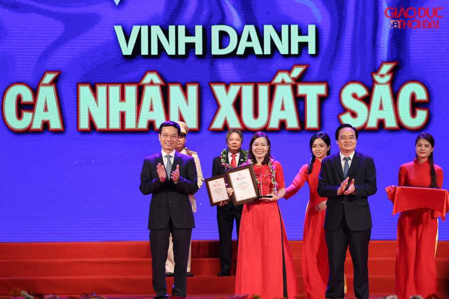 Bà Vũ Thị Việt Hoa, Hiệu trưởng Trường Tiểu học Quang Trung, TP Vũng Tàu, tỉnh Bà Rịa-Vũng Tàu