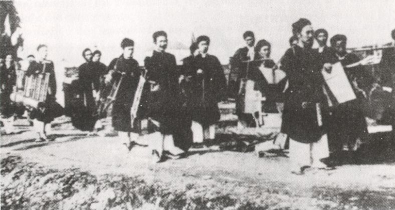 Sĩ tử thời phong kiến lều chõng đi thi. Ảnh minh họa.