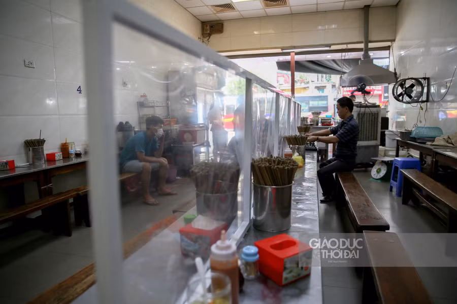 Theo chủ quán cho biết, quán đã chuẩn bị từ chiều ngày 18/8 trước ngày giãn cách để phục vụ khách hàng một cách an toàn nhất.