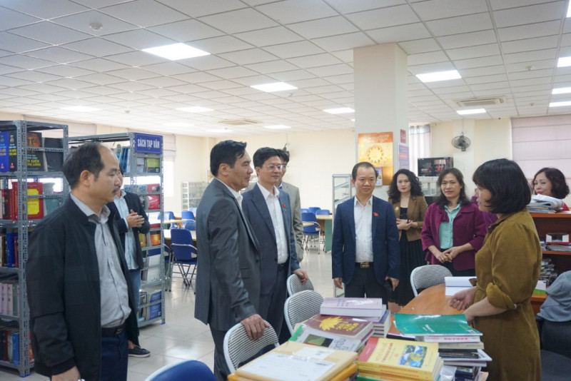 Đoàn giám sát của Ủy ban Văn hóa, Giáo dục của Quốc hội tham quan cơ sở vật chất tại Trường ĐH Sân khấu - Điện ảnh Hà Nội (chiều 6/3). Đoàn giám sát của Ủy ban Văn hóa, Giáo dục của Quốc hội tham quan cơ sở vật chất tại Trường ĐH Sân khấu - Điện ảnh Hà Nội (chiều 6/3).