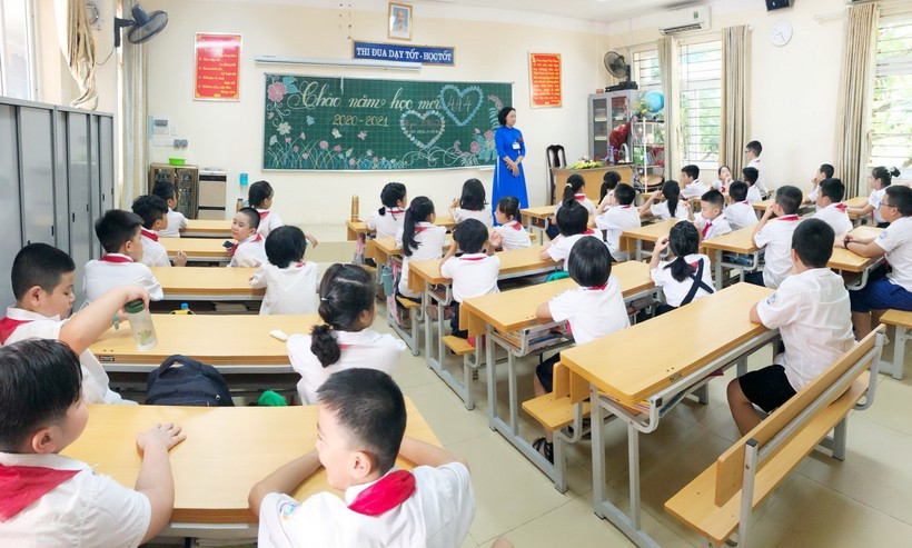 Cô giáo Lê Thị Hồng An –Trường tiểu học Thành Công A (Ba Đình, Hà Nội) trong giờ lên lớp. Ảnh: NVCC.