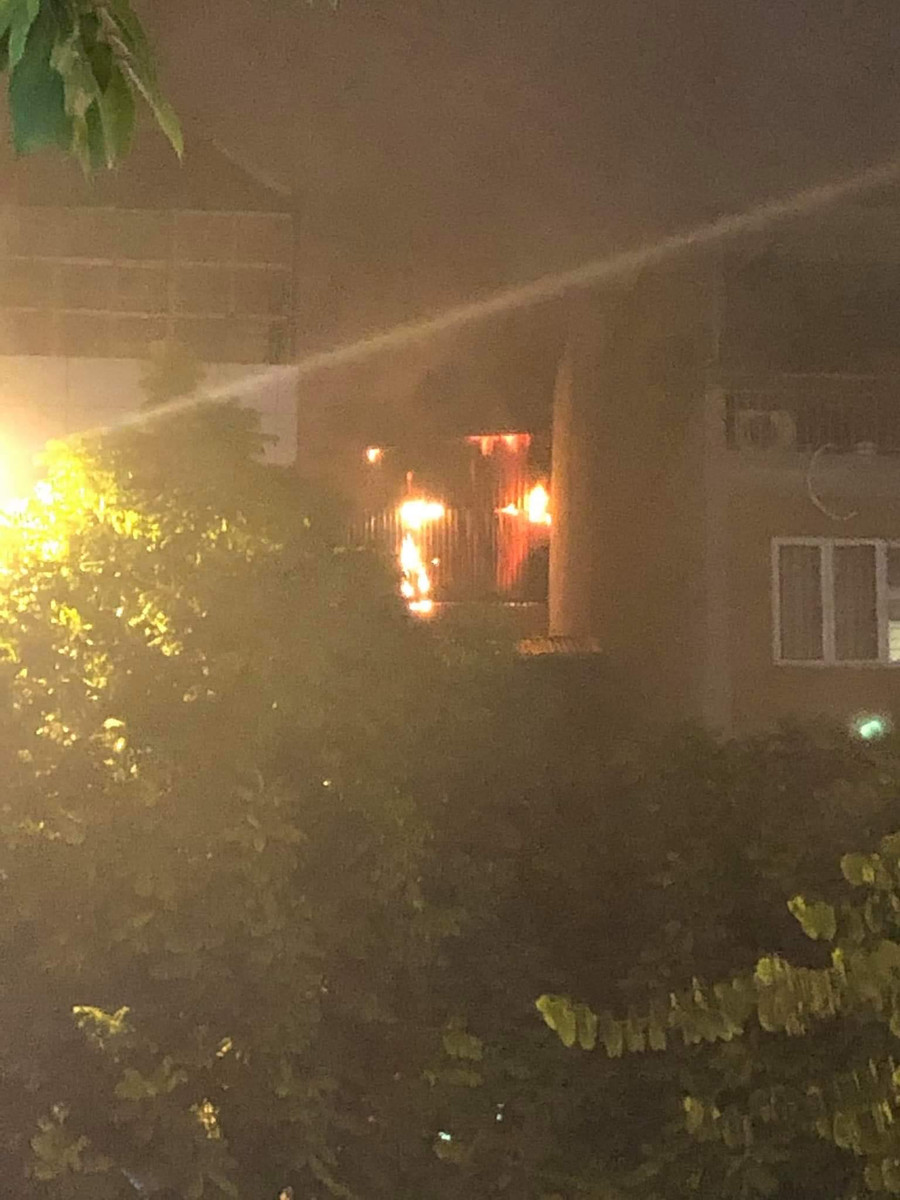 Đám cháy được xác đinh bùng phát từ tầng tum của căn nhà số 215 phố Giáp Bát.