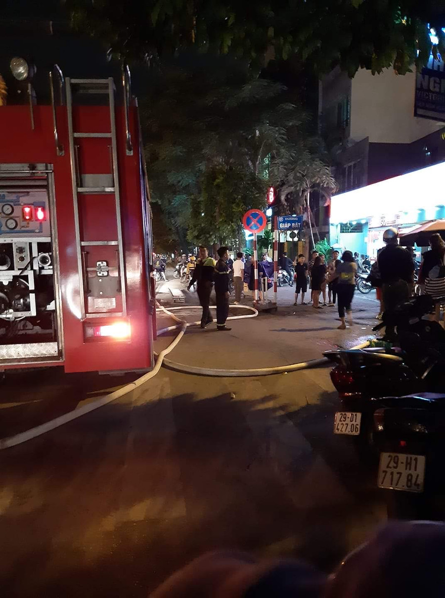 Ngay sau khi nhận được tin báo lực lượng PCCC đã huy động 2 xe đến hiện trường, sau 15 phút đám cháy được dập tắt hoàn toàn.