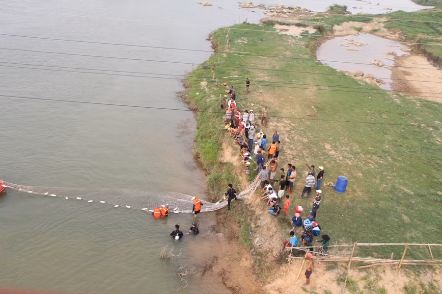 Lực lượng chức năng đang tích cực tìm kiếm nạn nhân bị mất tích.